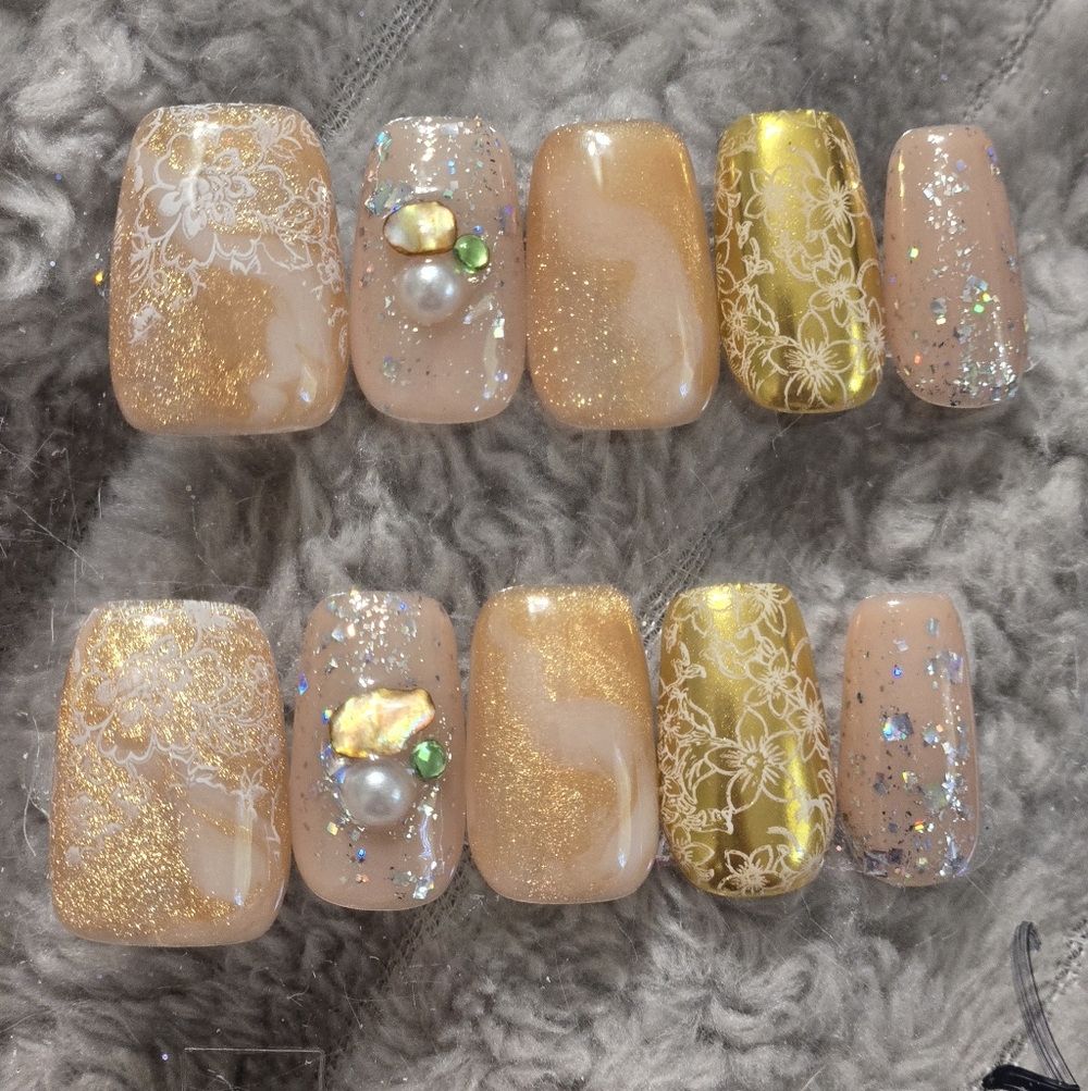 Nude & Gold Floral Press-On Nail Set